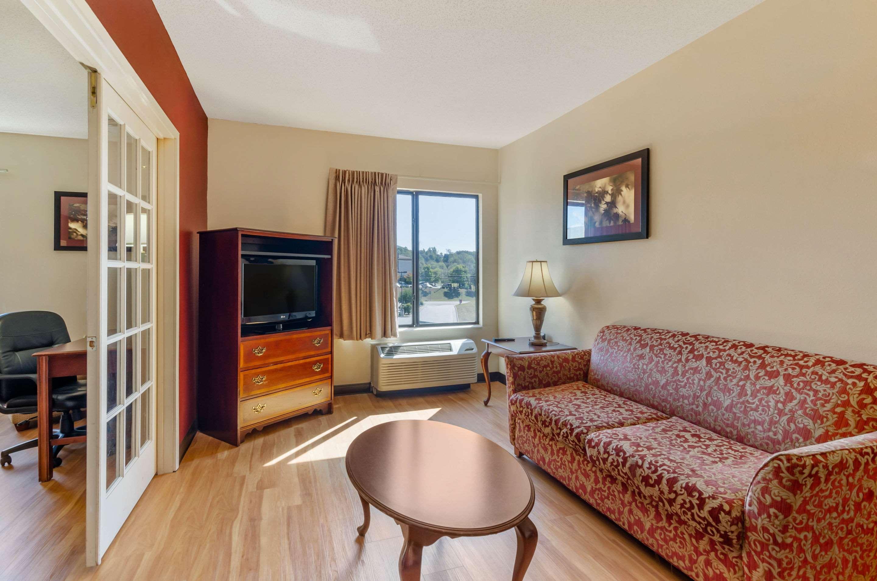Comfort Inn & Suites Troutville - Roanoke North - Daleville Extérieur photo